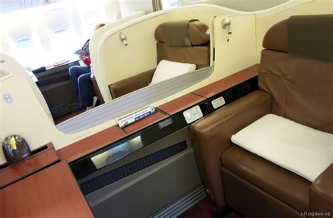 JAL SKY SUITE 777 ファーストクラス搭乗記 （羽 .